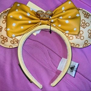 Mickey Mouse pretzel disney ears